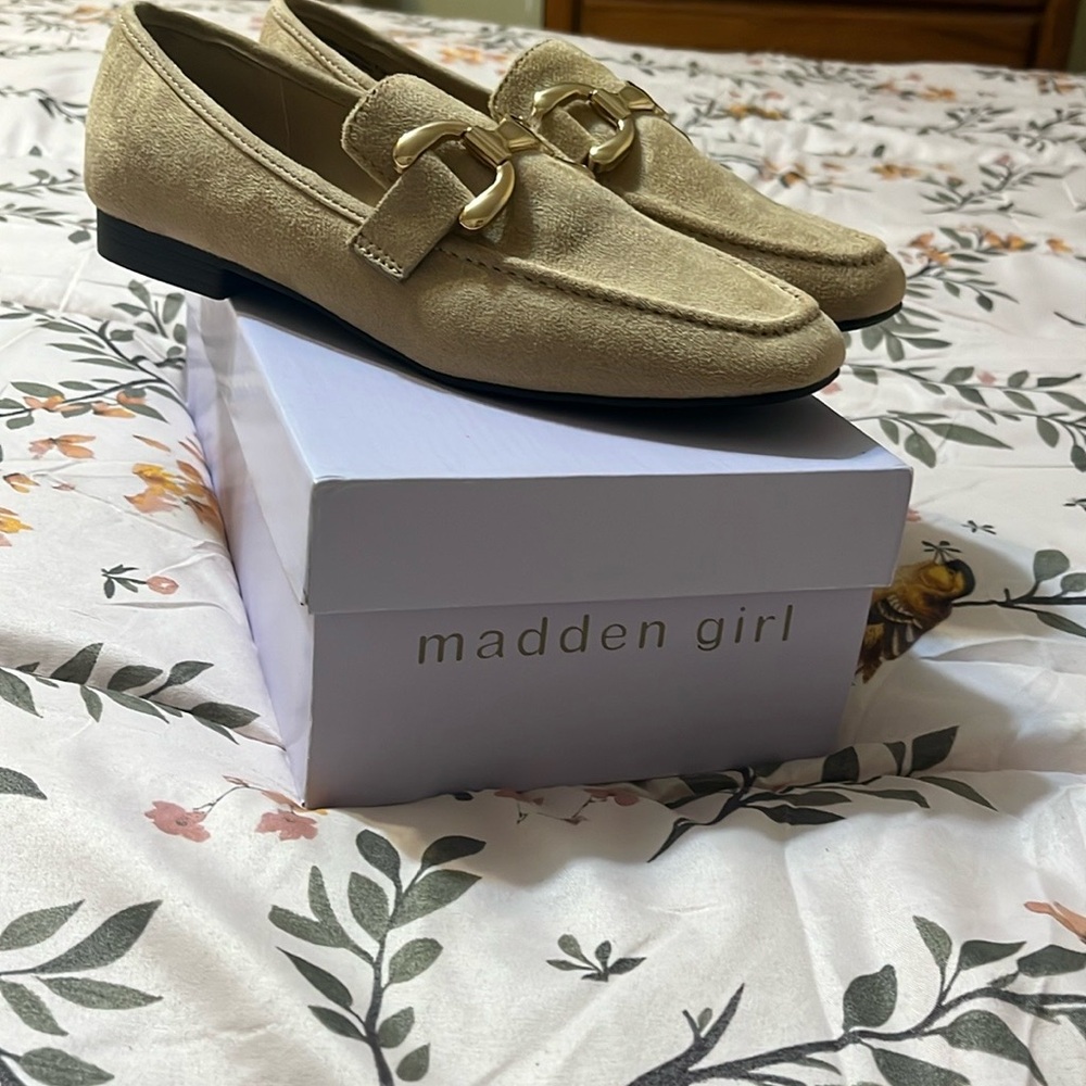 Madden Girl Tan shoe. size 8.5